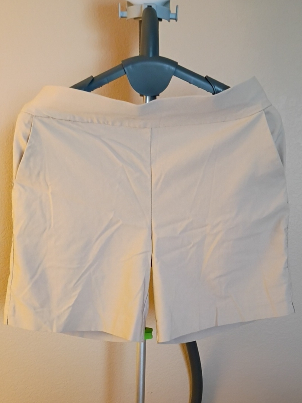 New York & Company Cream High-Waist Women's Shorts Size XL